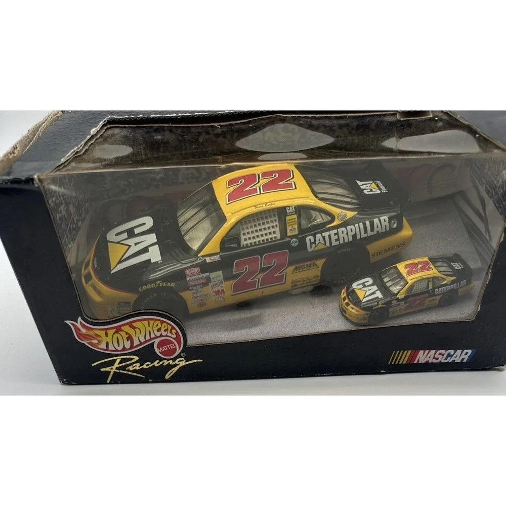 HOT WHEELS 1:24 WARD BURTON #22 CATERPILLAR PONTIAC GRAND PRIX NASCAR 2 CAR PACK